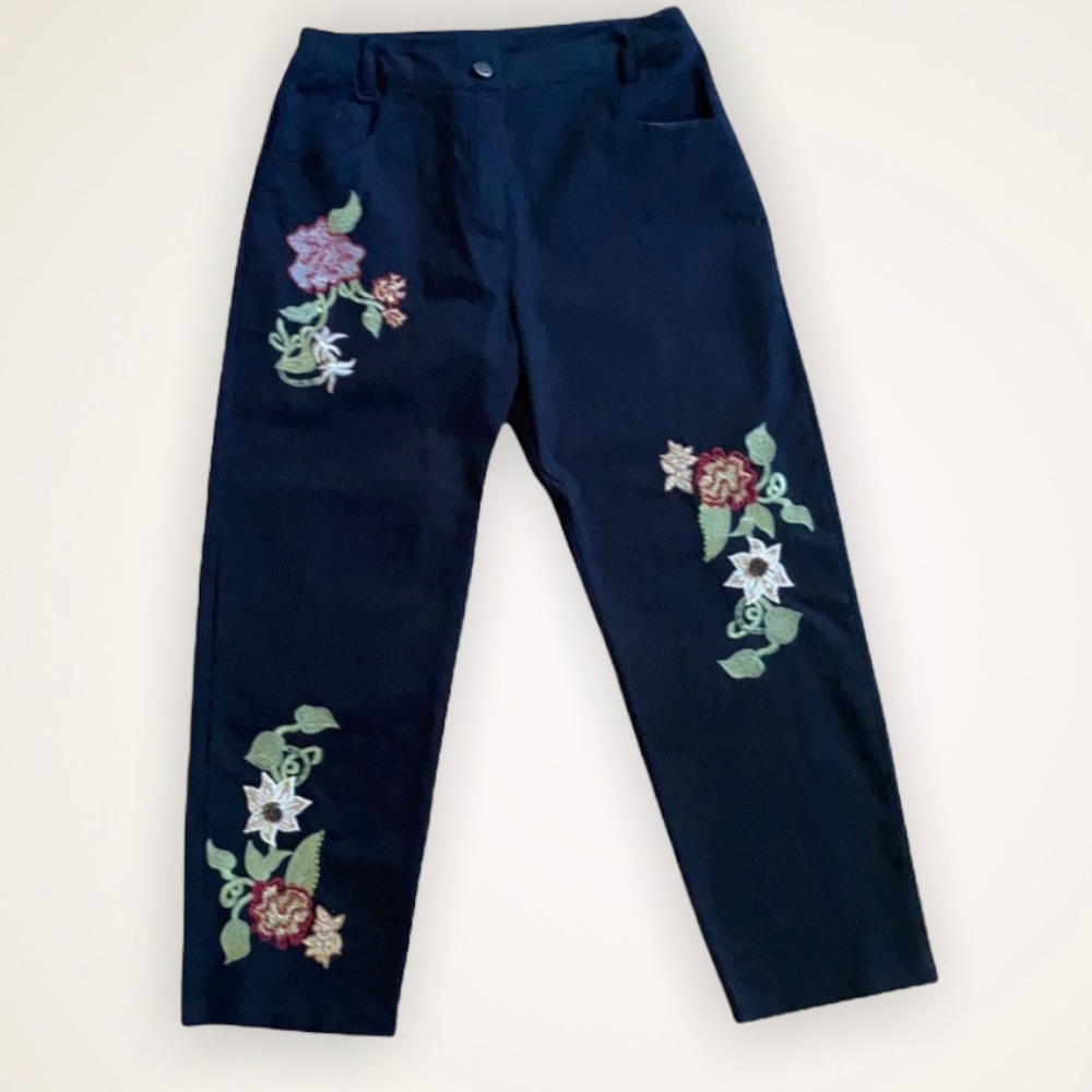 Embroidered Navy Cropped Pants with Floral Appliqué